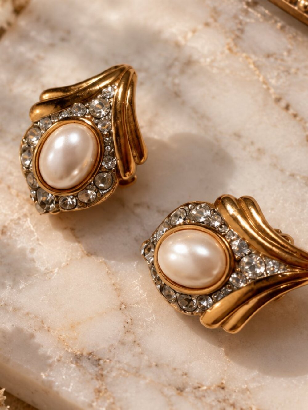 Vintage Faux Pearl & Rhinestone Tear Drop Clip-On Earrings Gold Tone